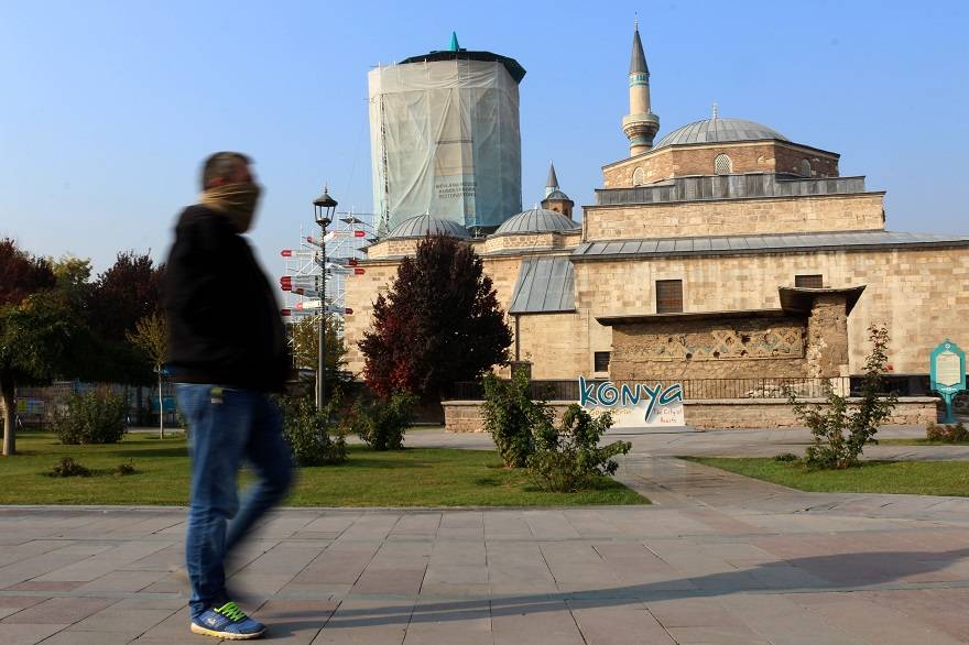 Mevlana Müzesi'nin turkuaz kubbesi "100 ton yük"ten kurtarıldı 9