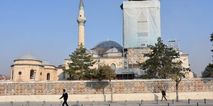 Mevlana Müzesi'nin turkuaz kubbesi "100 ton yük"ten kurtarıldı