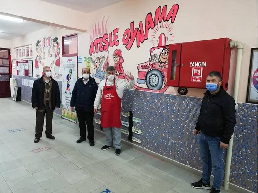 Konya'da okul duvarları karikatürist Mehmet Duru'nun çizimleriyle renklendi 10