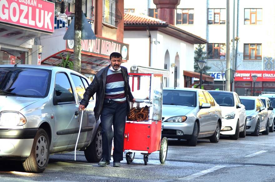 Konya'da taze simitleri "gönül gözüyle" müşterilerine ulaştırıyor 2