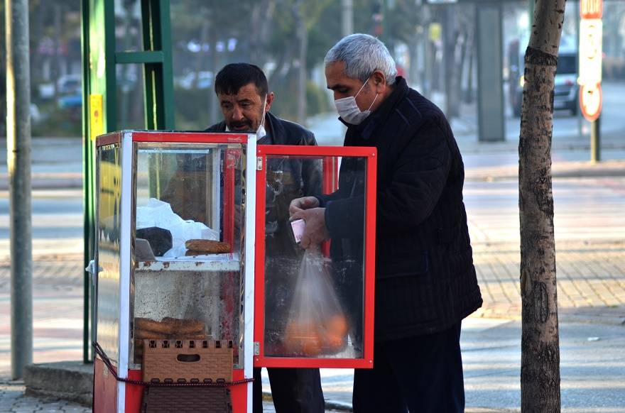 Konya'da taze simitleri "gönül gözüyle" müşterilerine ulaştırıyor 9