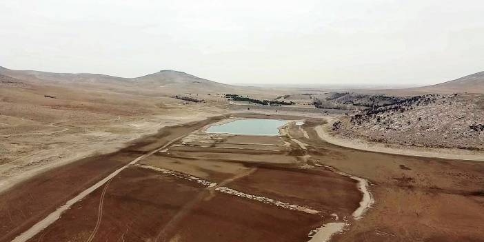 Suları çekilen May Barajı, kuraklığın boyutunu gözler önüne seriyor