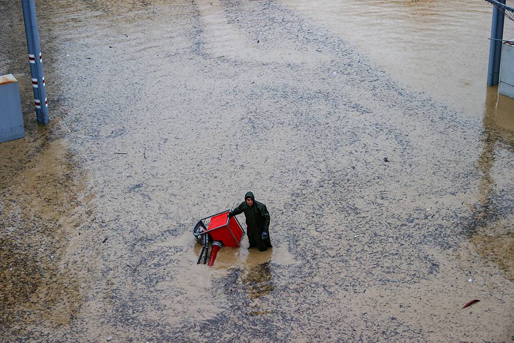 İzmir'de yaşanan yağış nedeniyle birçok ilçede sel felaketi yaşandı 5