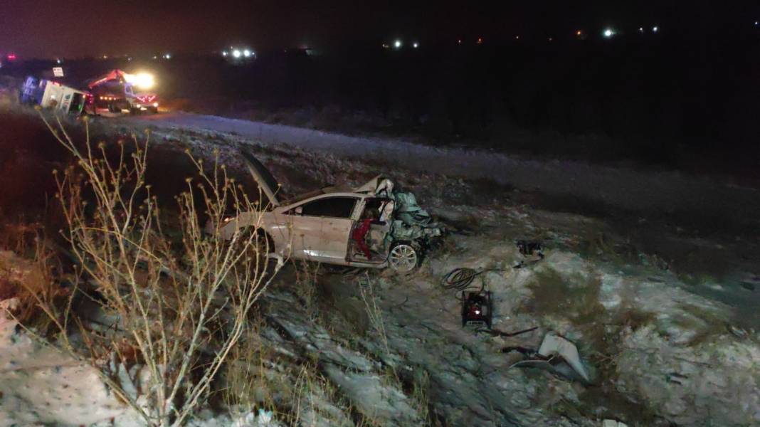 Konya'da tır, otobüs ve otomobilin karıştığı kazada: 5 ölü, 32 yaralı 3