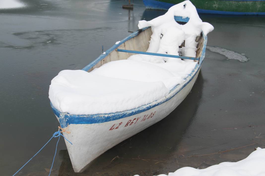 Beyşehir gölüne kar ve buz hakim oldu 2