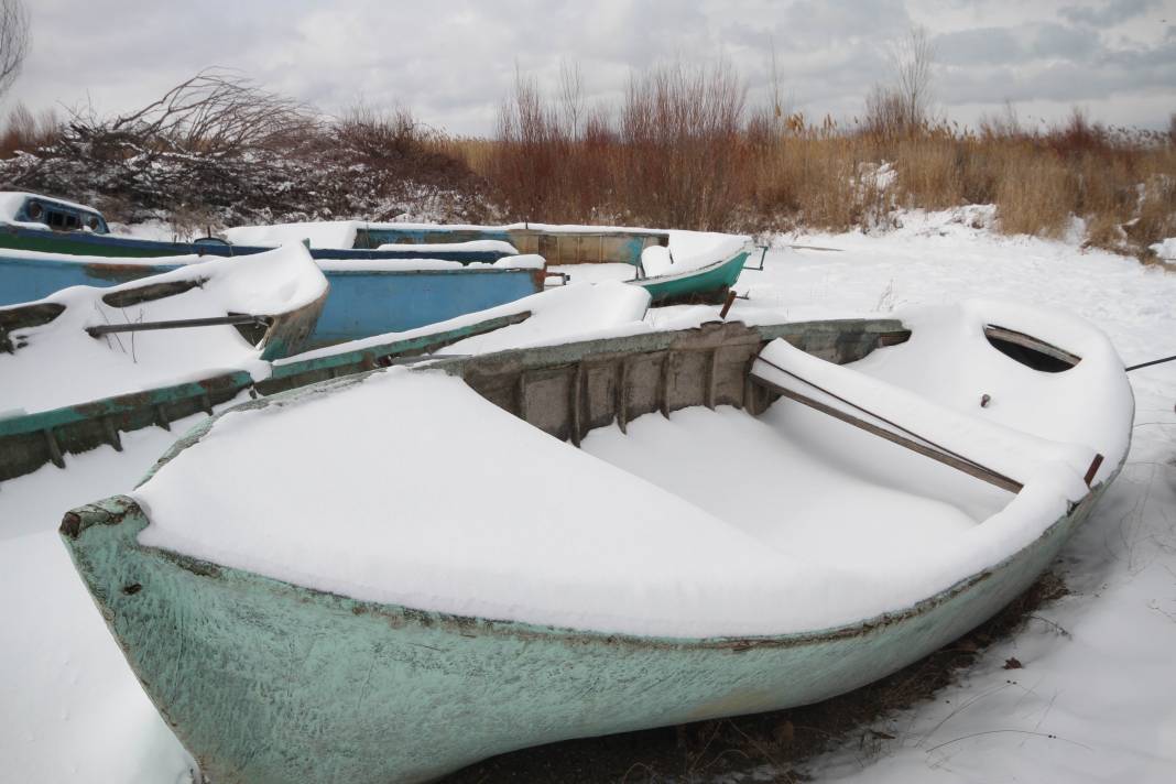 Beyşehir gölüne kar ve buz hakim oldu 6