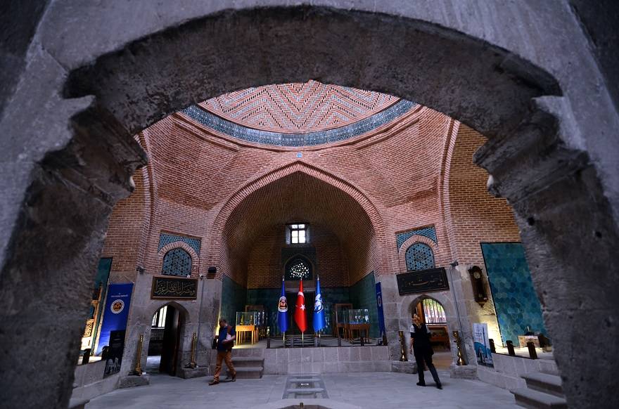 Selçuklu mimarisinin kalbi Konya, kültür varlıklarıyla turistlerin ilgisini çekiyor 12