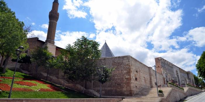 Selçuklu mimarisinin kalbi Konya, kültür varlıklarıyla turistlerin ilgisini çekiyor