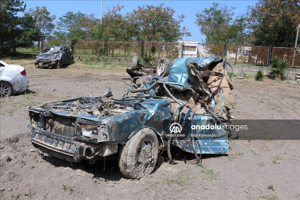Bozkurt'taki selde vatandaşlar hurdaya dönen araçlarını 'şasi' numarasından tanıyor 15