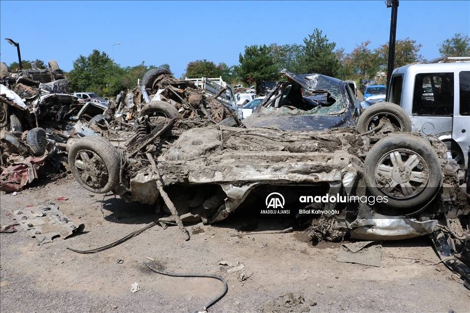 Bozkurt'taki selde vatandaşlar hurdaya dönen araçlarını 'şasi' numarasından tanıyor 3