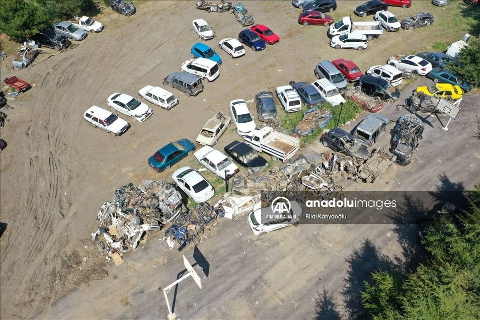 Bozkurt'taki selde vatandaşlar hurdaya dönen araçlarını 'şasi' numarasından tanıyor 9