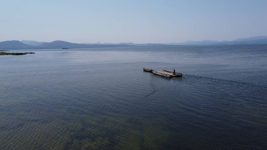 Konya'da biçerdöver göl sularında yüzdürülerek karşı kıyıya taşındı 8