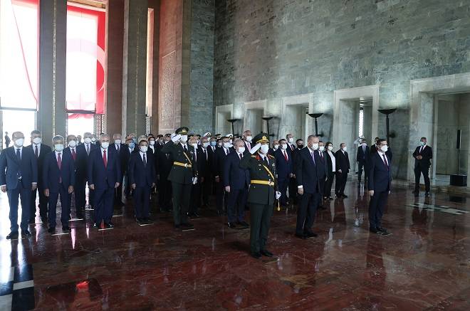 Cumhurbaşkanı Erdoğan başkanlığındaki devlet erkanı, Anıtkabir'i ziyaret etti 13