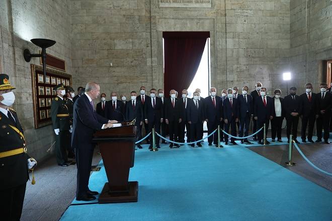 Cumhurbaşkanı Erdoğan başkanlığındaki devlet erkanı, Anıtkabir'i ziyaret etti 17