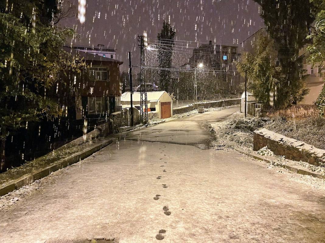Ardahan'a mevsimin ilk karı düştü 2