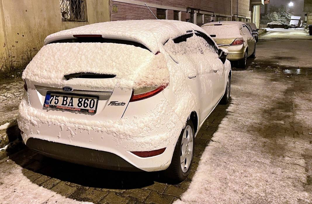 Ardahan'a mevsimin ilk karı düştü 5