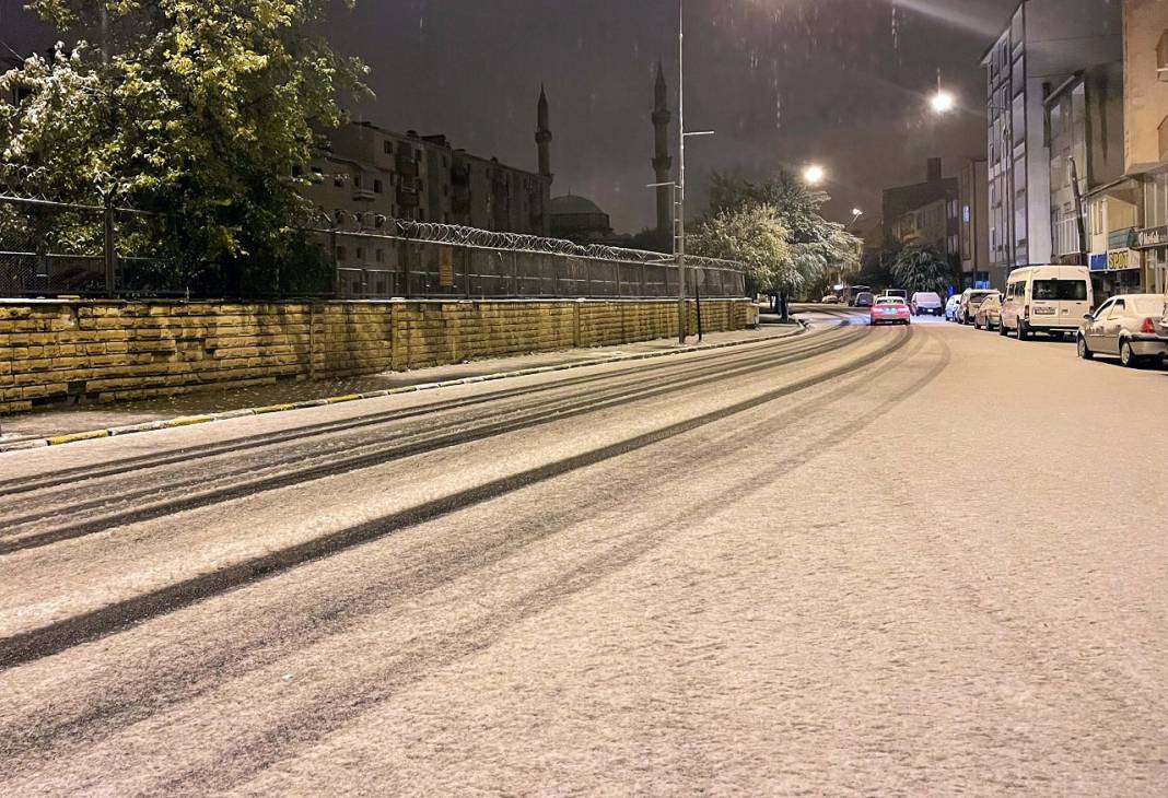 Ardahan'a mevsimin ilk karı düştü 6
