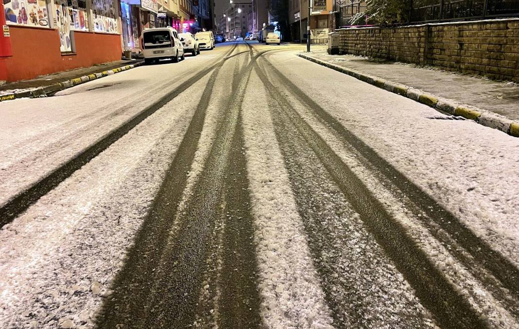 Ardahan'a mevsimin ilk karı düştü 9