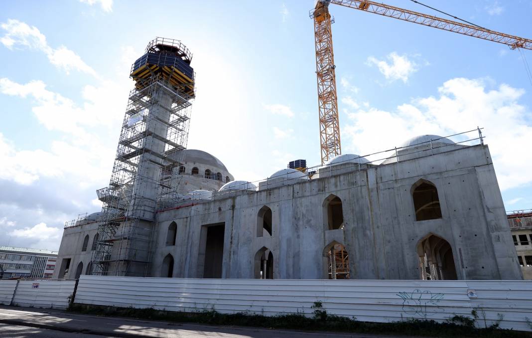 Fransa'da yapımı devam eden, Avrupa'nın en büyük camisine tehdit mektubu 6