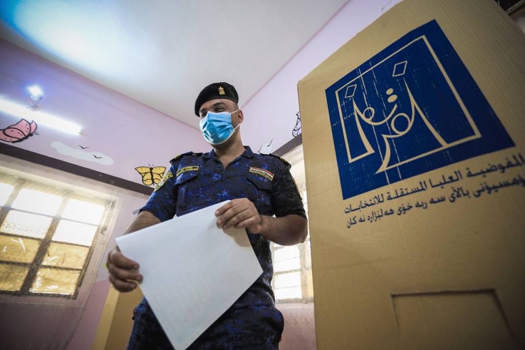 Irak'ta "özel oylama" devam ediyor 11