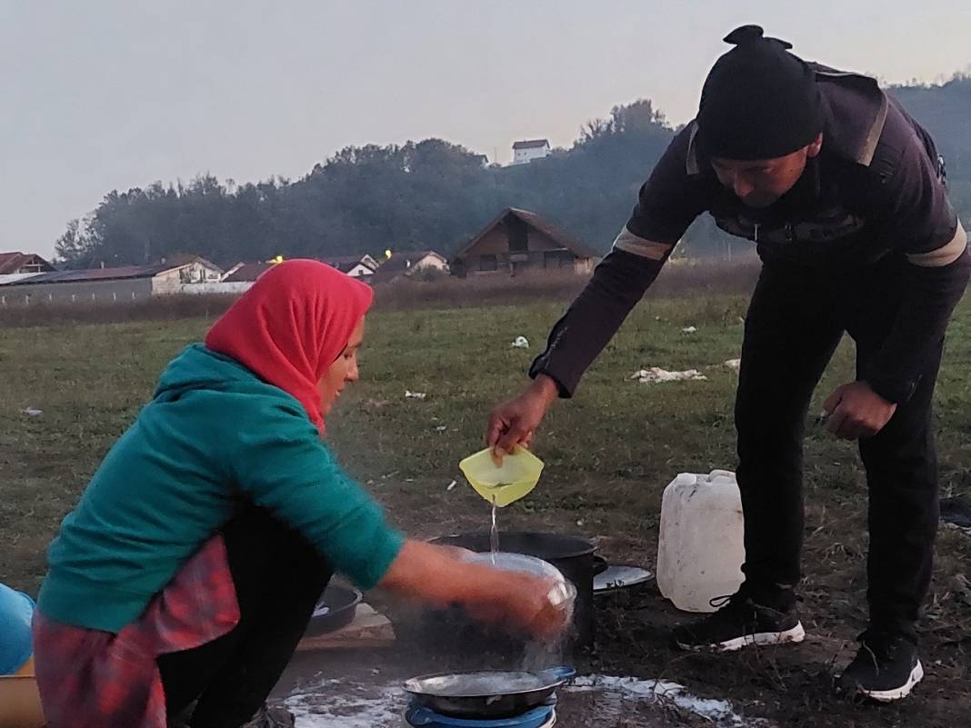 Bosna Hersek'teki göçmenlerin yaşam şartları soğuyan havayla zorlaştı 8