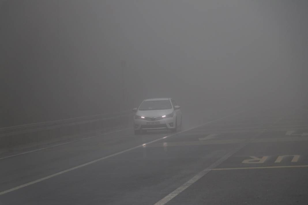Bolu Dağı'nda sağanak ve yoğun sis ulaşımı etkiliyor 10