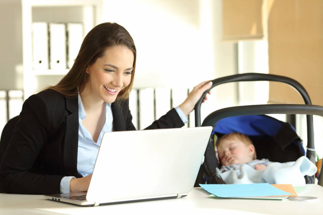 Bebeğiyle işe gelen anneye patrondan inanılmaz destek 8