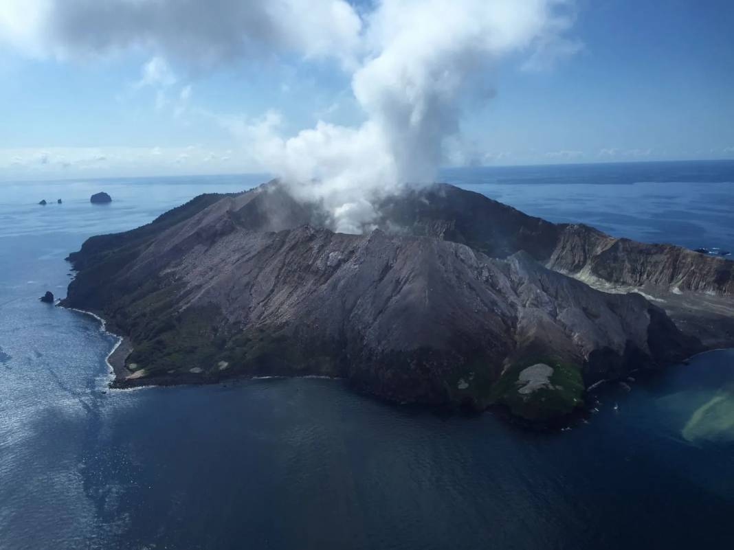 Dünya genelinde volkanik dağlar harekete geçti 9
