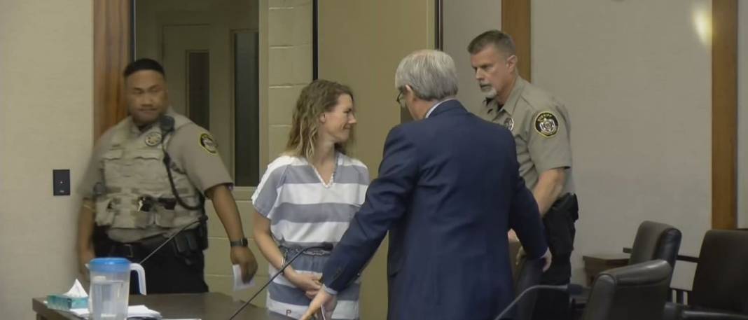 Ünlü YouTube fenomeni kadın çocuklarını taciz etti 9