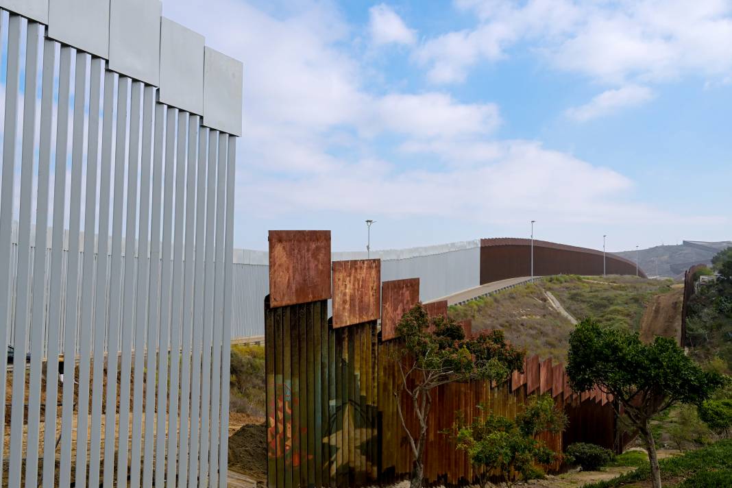 Kaliforniya-Meksika sınır sahilinde sınır inşaatı neredeyse tamamlandı 3