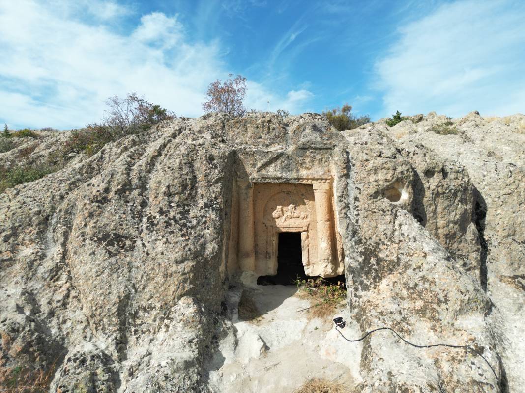 Frigya'daki 3 bin yıllık mağaralar 1