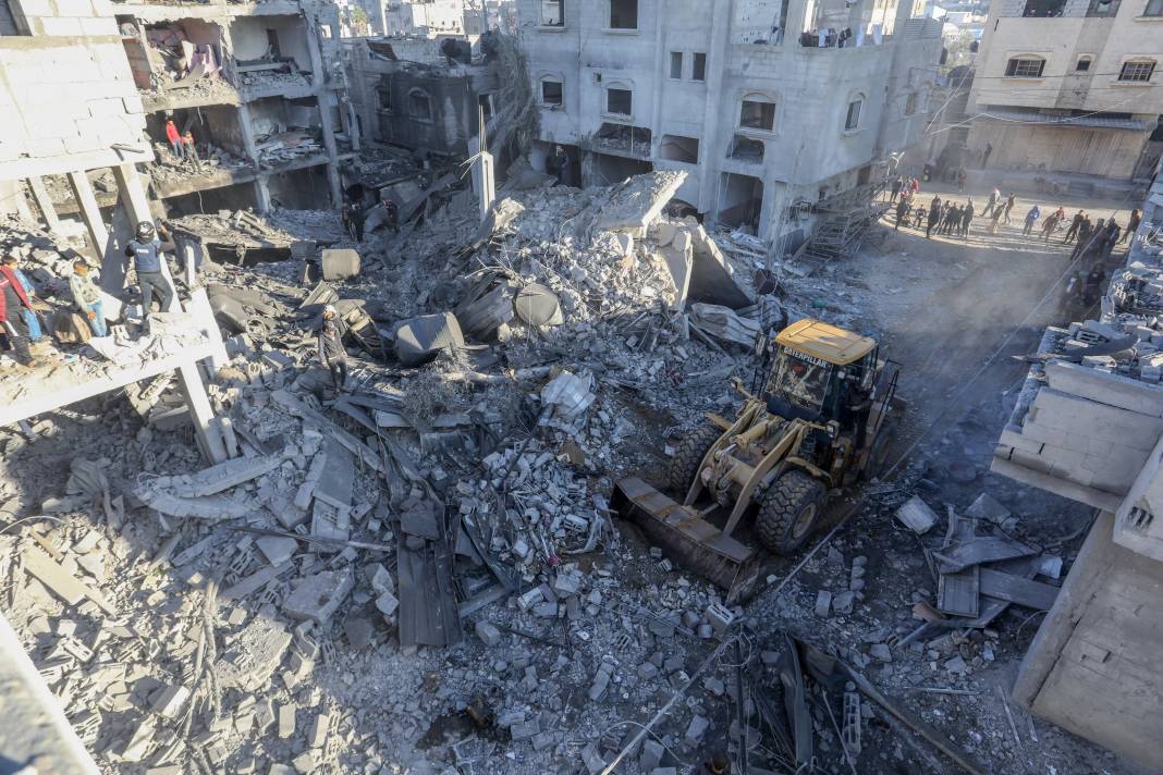 Gazze Şeridi'ne yönelik saldırılar şiddetlenerek devam ediyor 7
