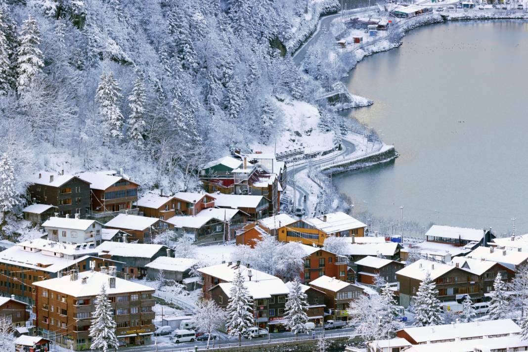 Yağış nedeniyle Uzungöl beyaz örtüyle kaplandı 4