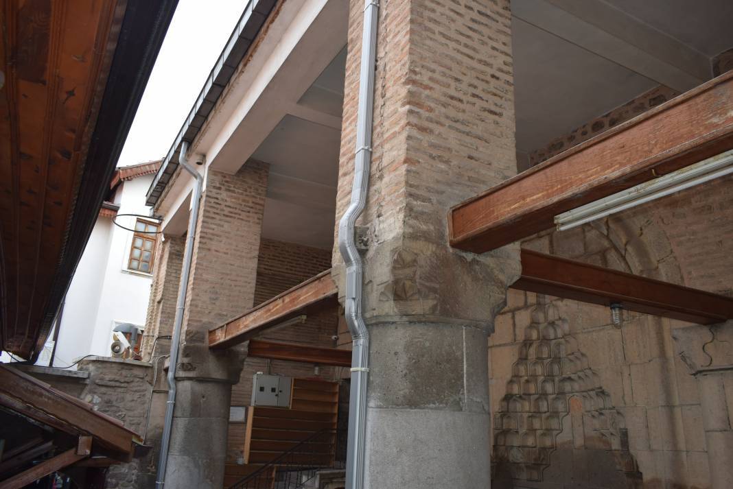 Konya'da yüzyıllar boyu ayakta kalan Bulgur Tekke Cami 11