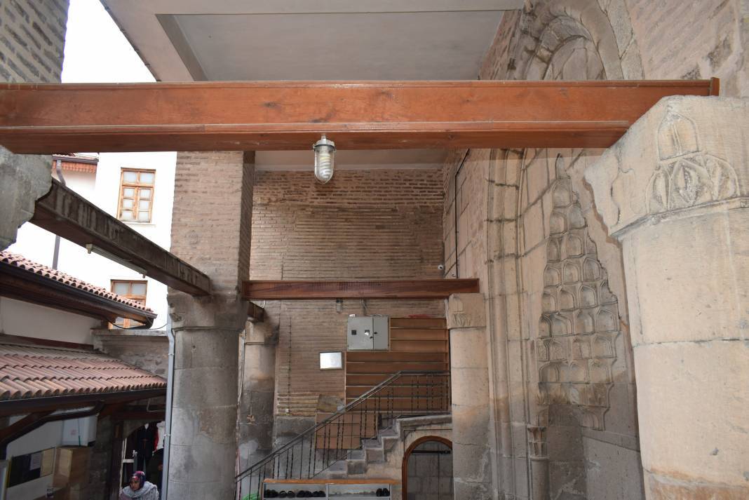 Konya'da yüzyıllar boyu ayakta kalan Bulgur Tekke Cami 6