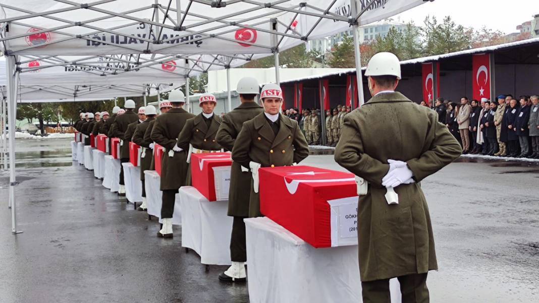 Şehitlerimizi göz yaşları ile uğurladık 10