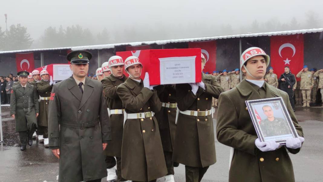Şehitlerimizi göz yaşları ile uğurladık 4