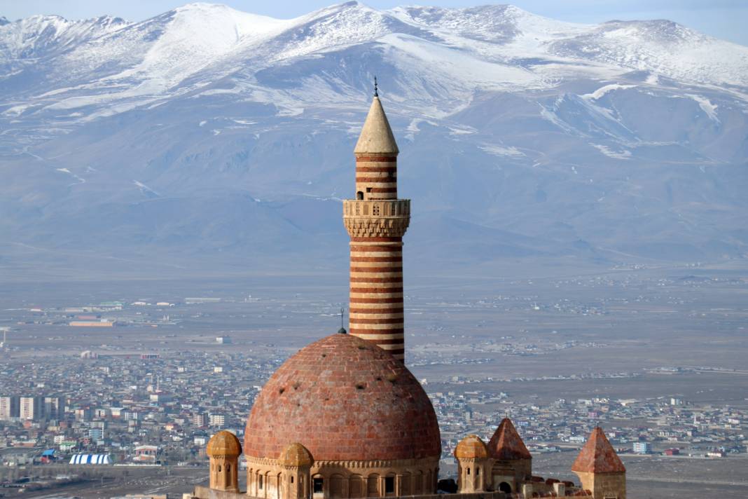 Doğubayazıt'ın simgesi İshak Paşa Sarayı turizmde rekora koşuyor 2