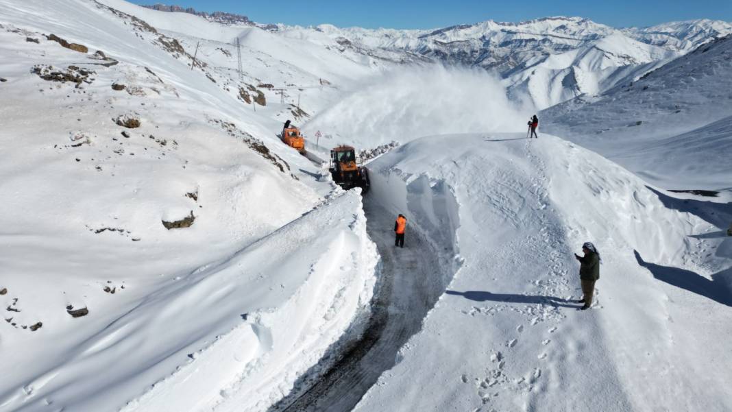 Uludere'de 2 metre kar geçidi 15 gündür kapatıyor 7