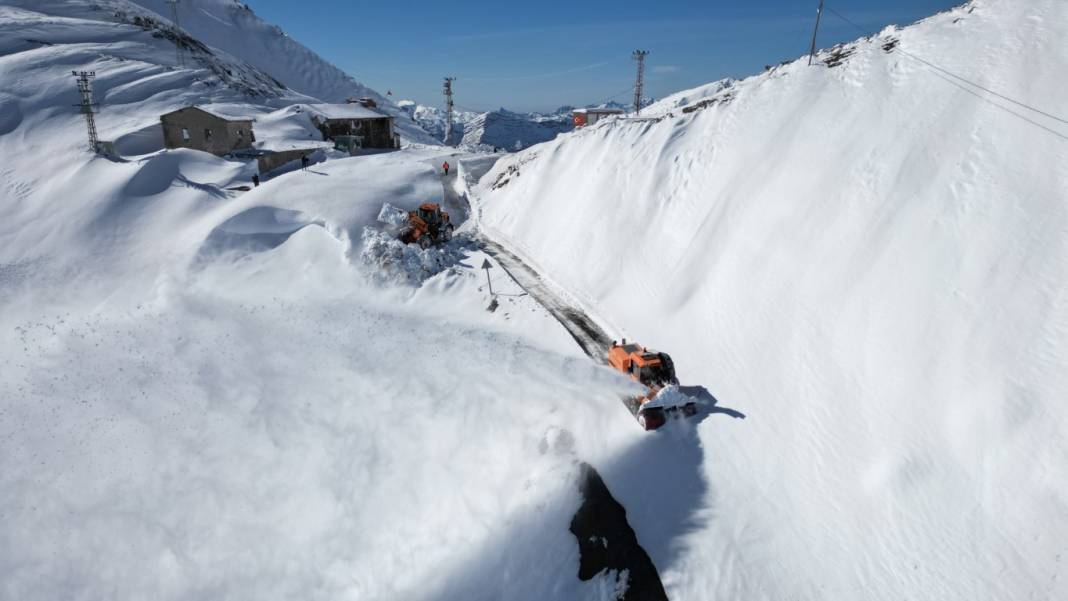 Uludere'de 2 metre kar geçidi 15 gündür kapatıyor 6
