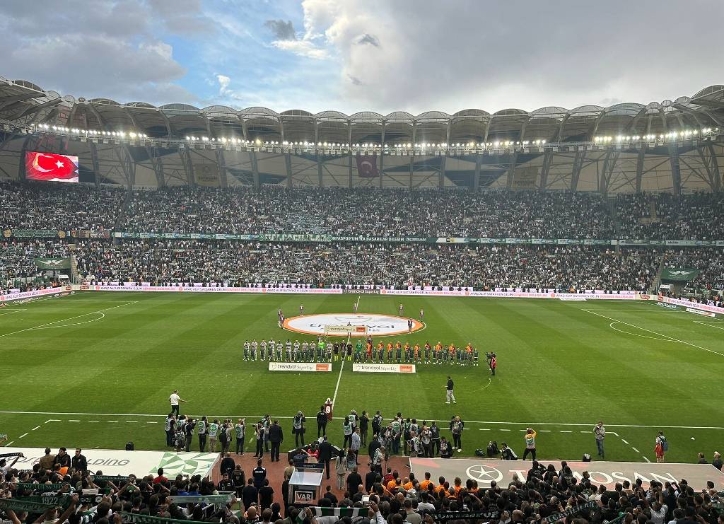 Konyaspor taraftarından muhteşem final 1