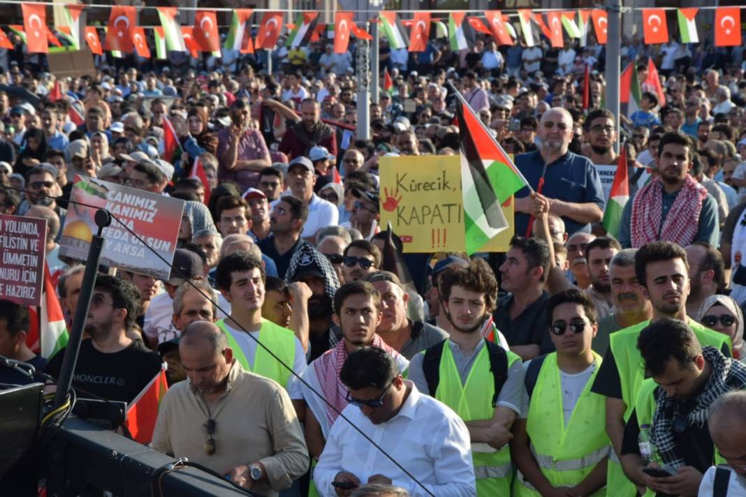 Haniye'nin çağrısıyla meydanlara inen Konya yine farkını gösterdi 14