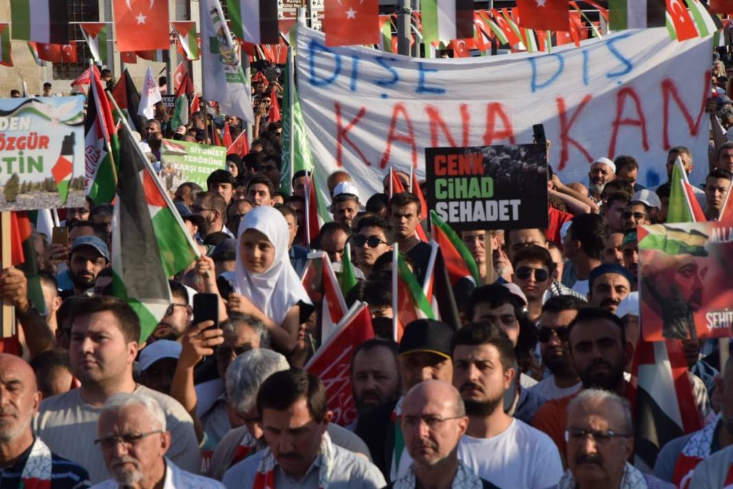 Haniye'nin çağrısıyla meydanlara inen Konya yine farkını gösterdi 11