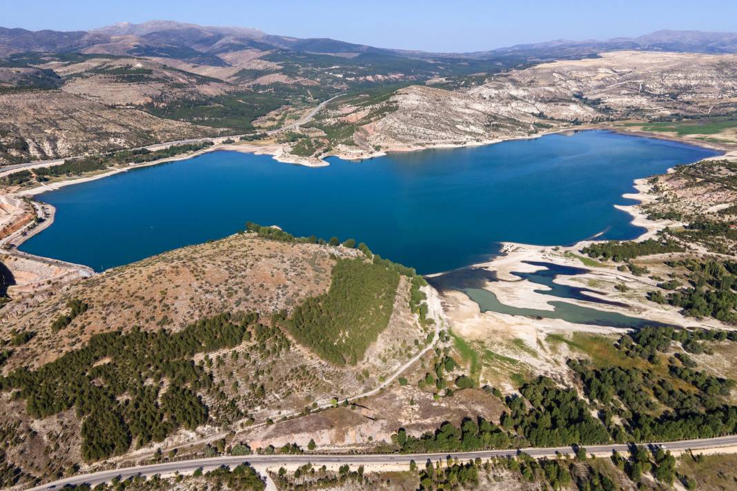 Altınapa Barajının suyu çekildi, Selçuklu hanı ortaya çıktı 4