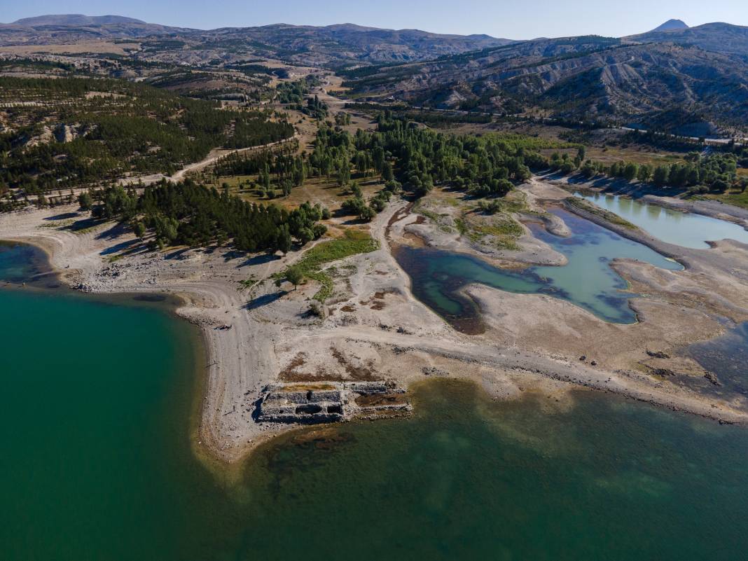 Altınapa Barajının suyu çekildi, Selçuklu hanı ortaya çıktı 6