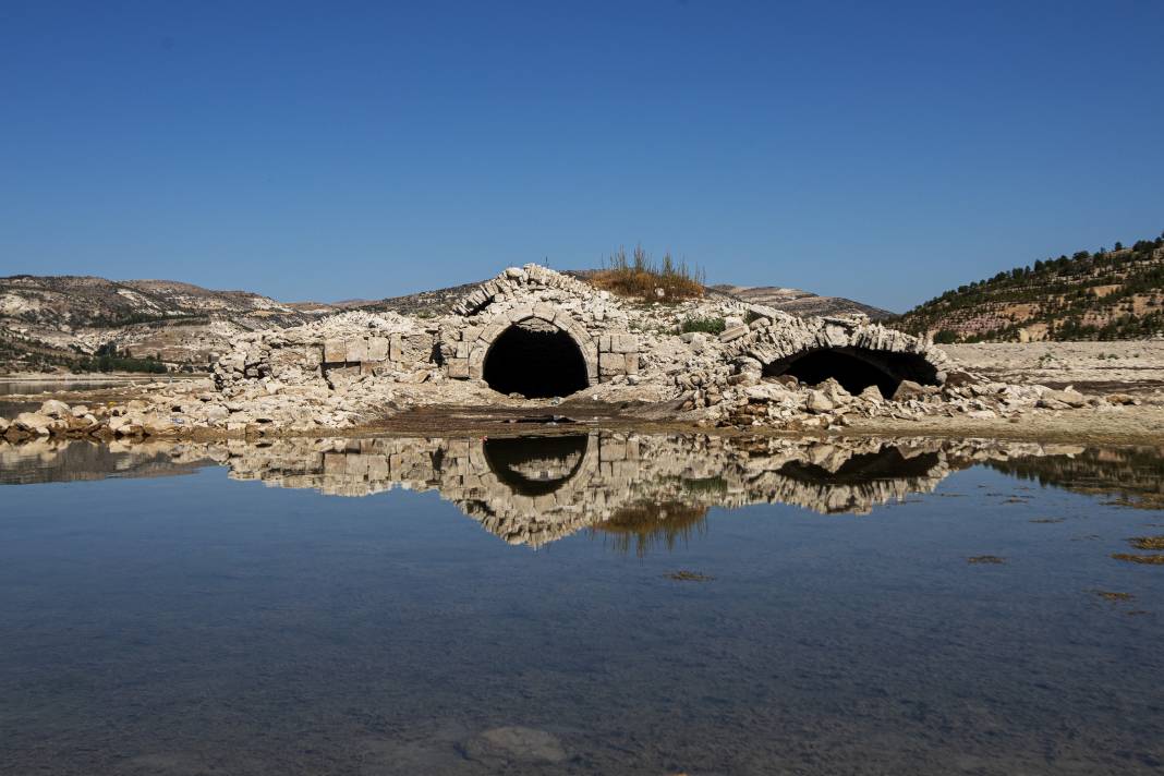 Altınapa Barajının suyu çekildi, Selçuklu hanı ortaya çıktı 11