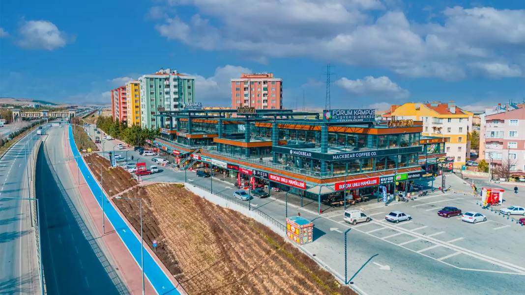 Her gün yüzlerce kişinin buluşma noktası olan Konya'nın ünlü meydanları 3