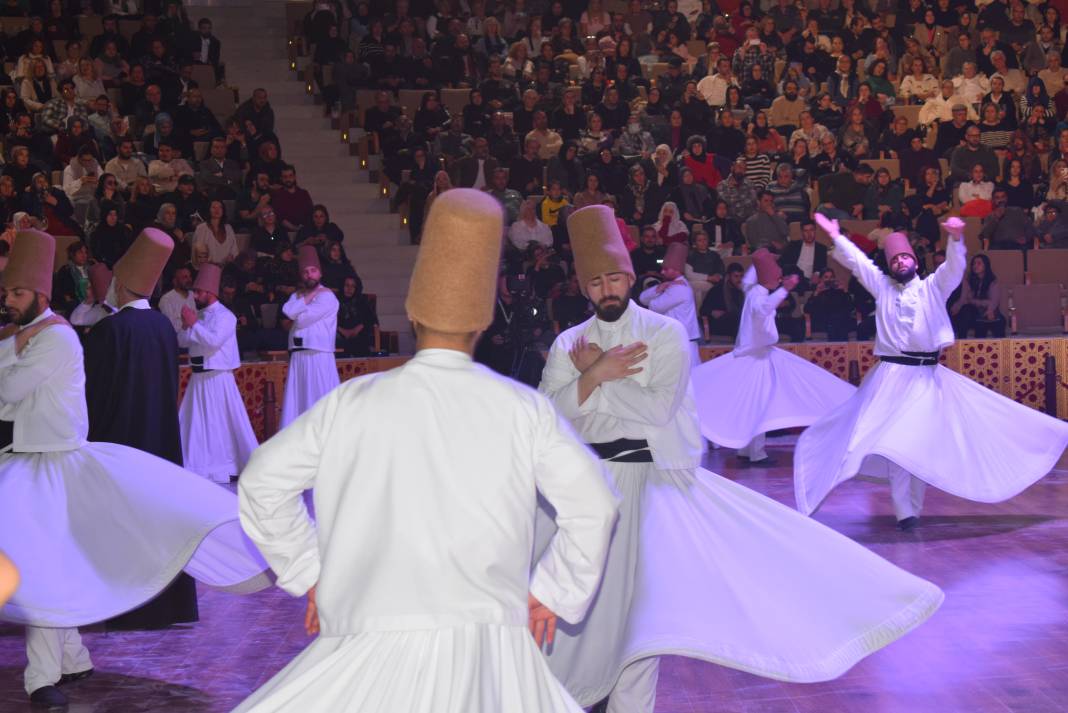 Muhabbet kokan Konya'da Mevlana anıldı! 1