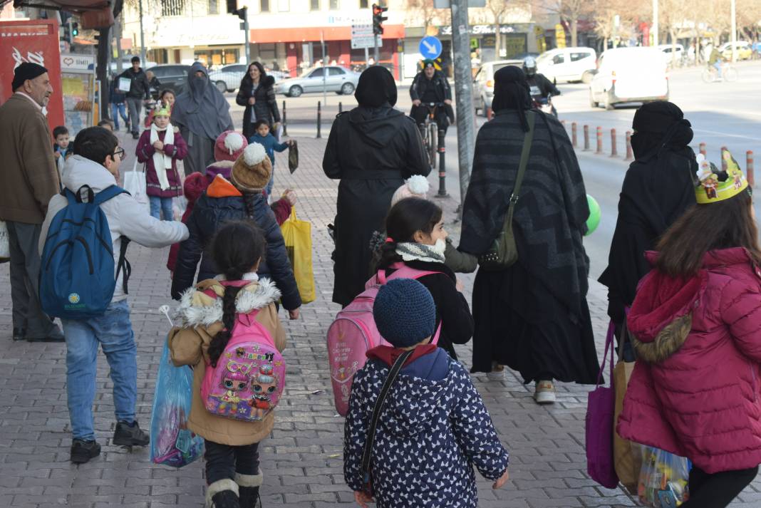 Konya'nın minikleri şivlilik coşkusuyla sokakları şenlendirdi 6