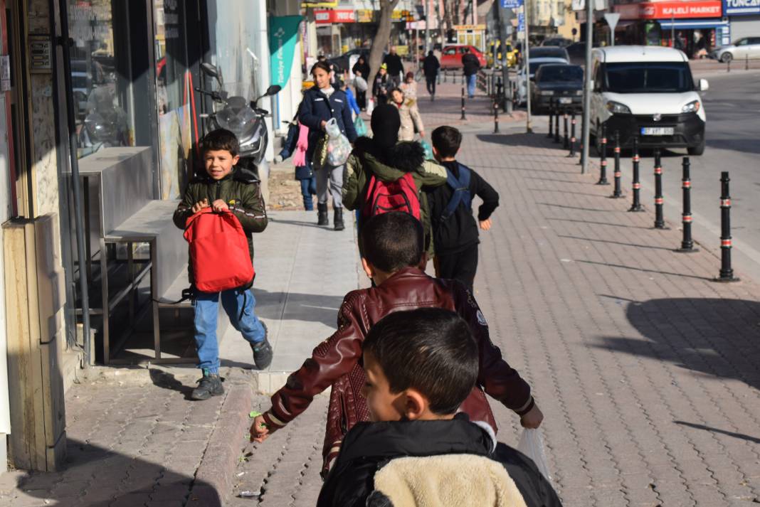 Konya'nın minikleri şivlilik coşkusuyla sokakları şenlendirdi 1